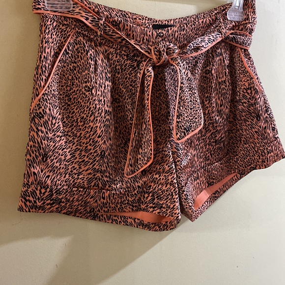 NWOT Marciano Satin Animal Print Shorts Size 4 - Picture 2 of 11